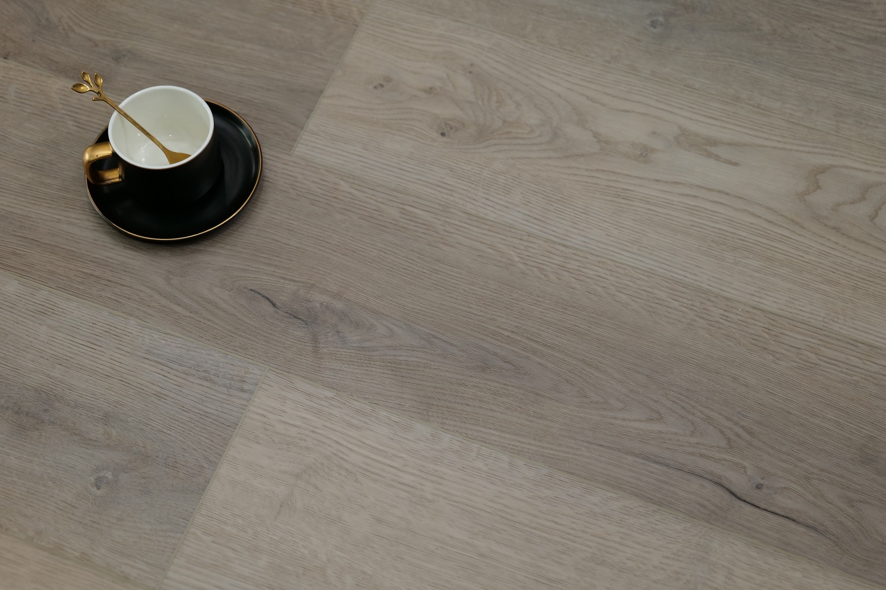 Виниловый ламинат дуб бильбао с тиснением в регистре (EIR) DEKOR PANEL DP001