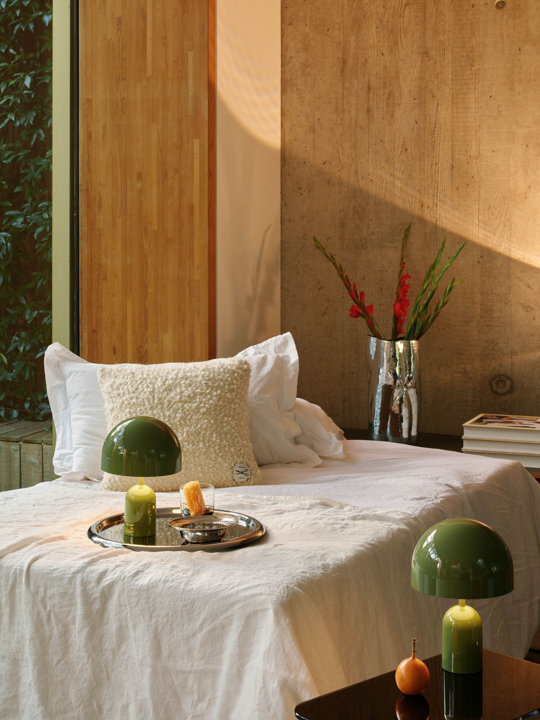 Светодиодная настольная лампа с батарейным питанием Tom Dixon Bell ARCH-00052858 - Вид №61