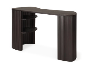 Стол из красного дерева