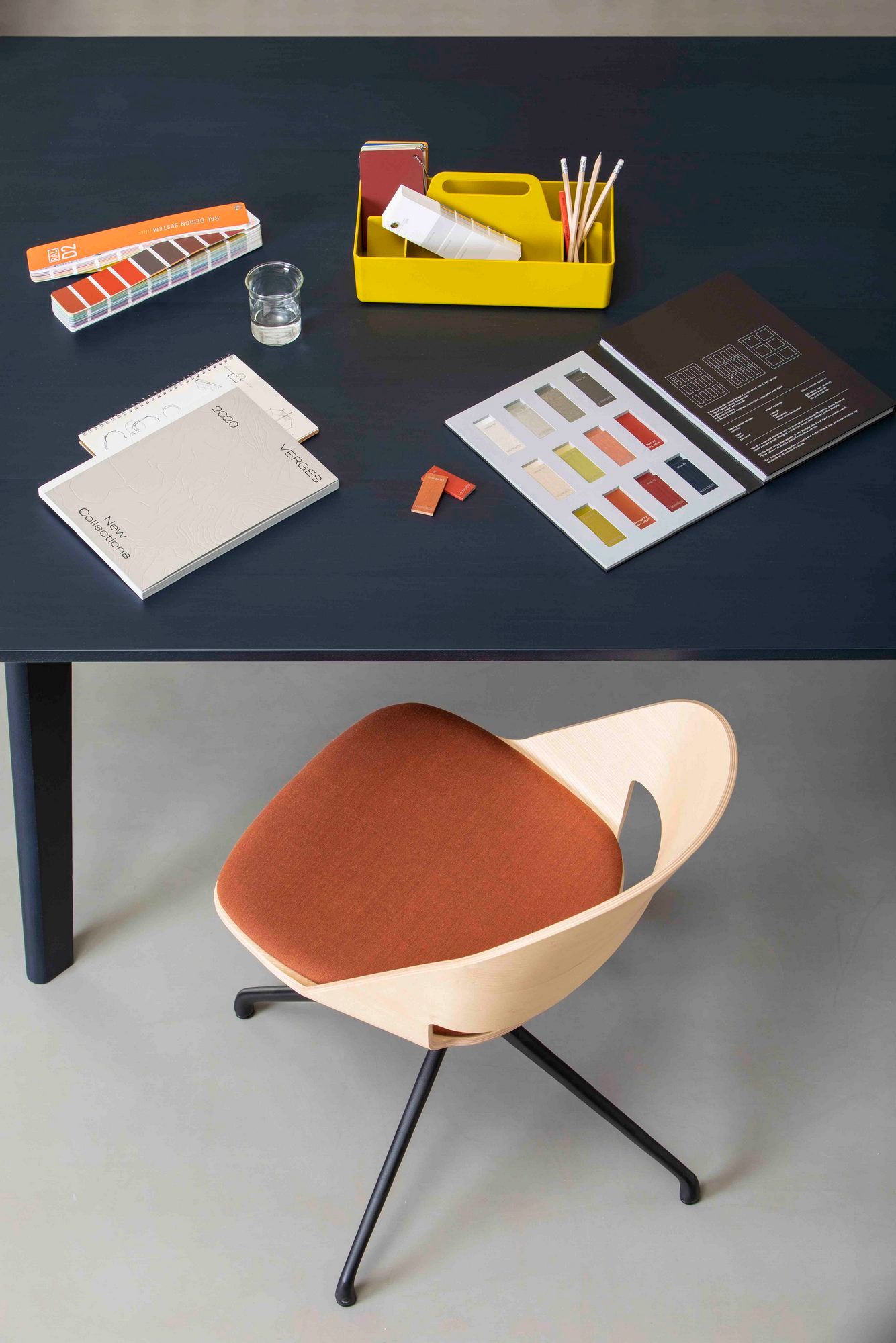 Стул на насесте из ясеня с подлокотниками Vergés Goose ARCH-00044576 - Вид №2