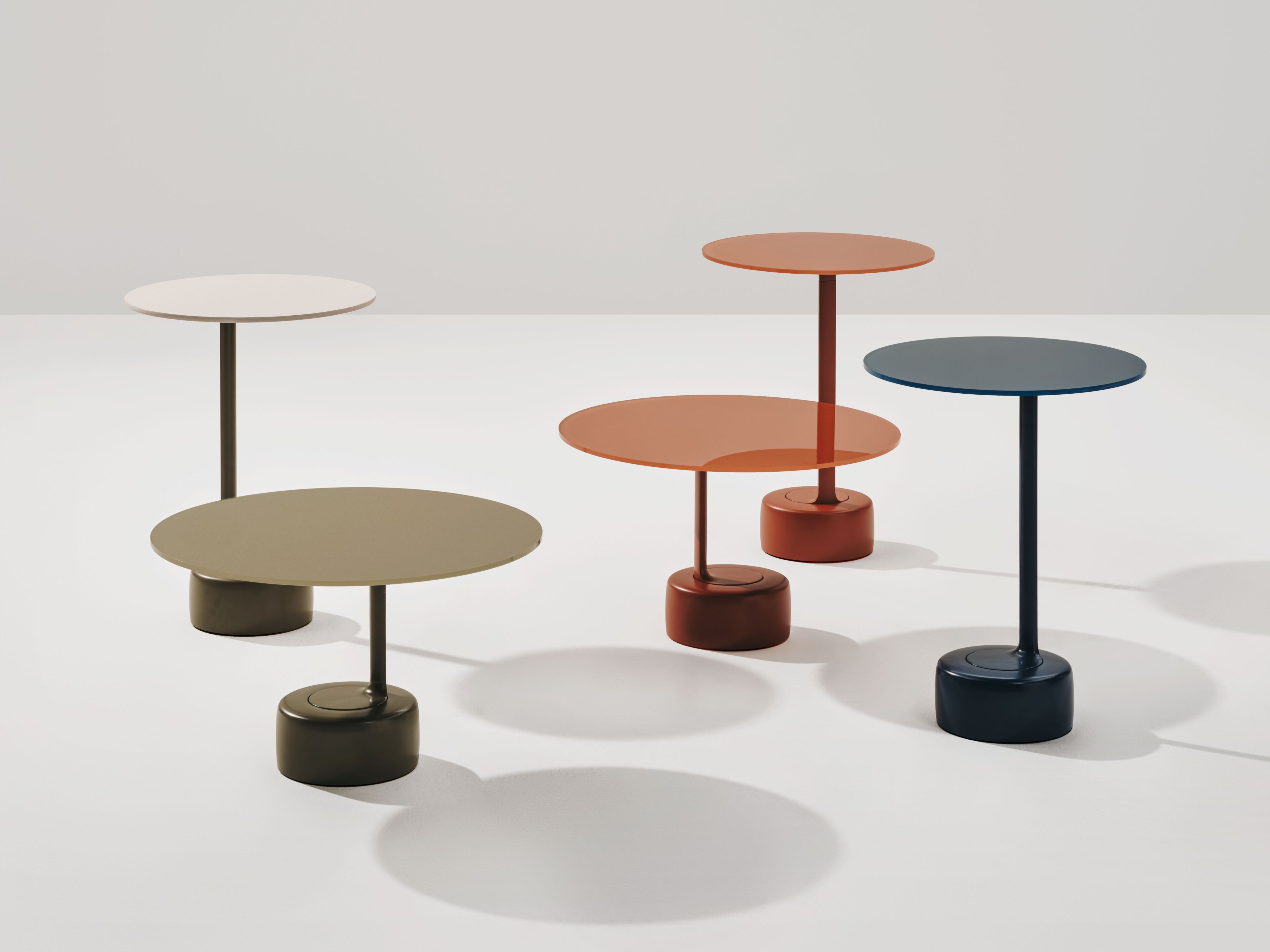 Круглый журнальный столик из закаленного стекла и металла Arper Oell ARCH-00105804 - Вид №1