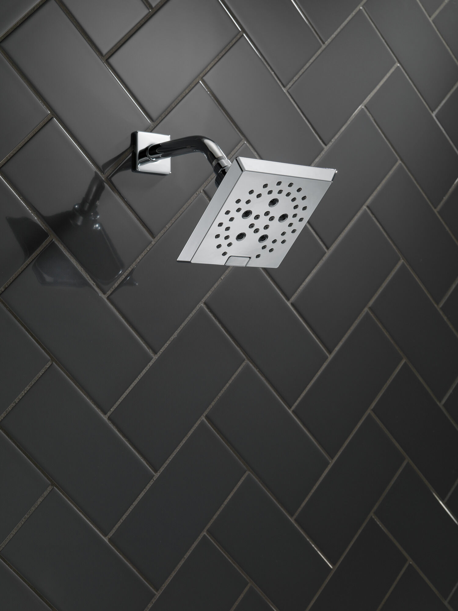 52664-KS H2Okinetic® Современная угловая душевая лейка Raincan с 5 настройками Delta Faucet Universal Showering Черный нержавеющий  - Вид №9