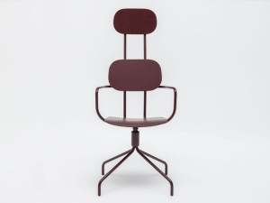 Офисное кресло из фанеры с подлокотниками на насесте