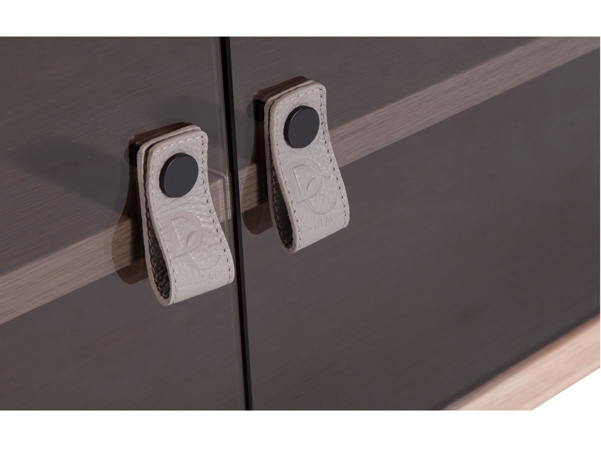 Шкаф для телевизора из шпона со стеклянными дверцами Duvivier Canapés JEAN ARCH-00033746 - Вид №12