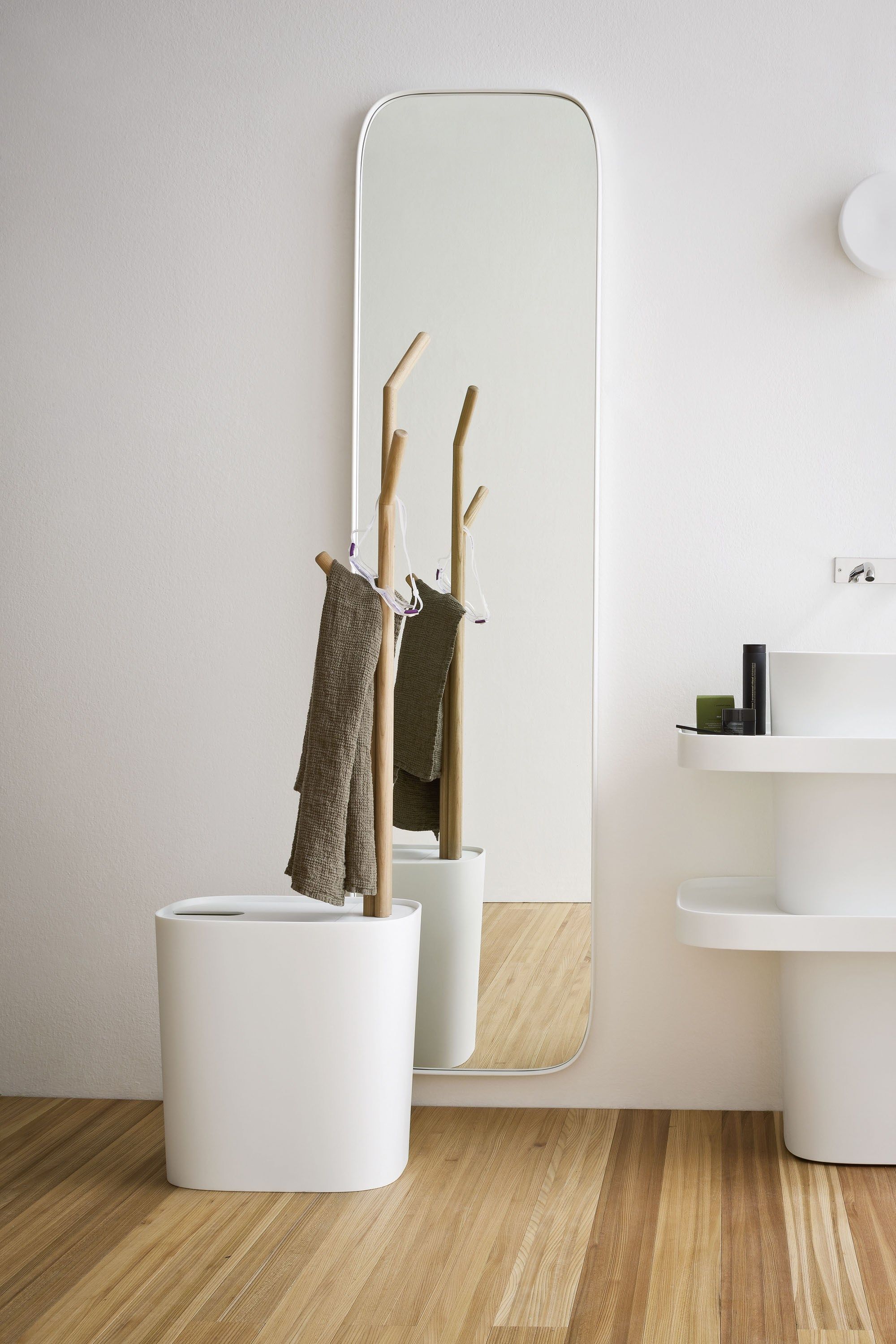 Корзина для белья Corian® и Ясень Rexa источник ARCH-00106341 - Вид №3