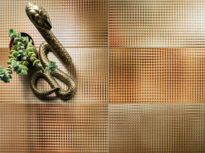 Внутренняя отделка керамогранита с металлическим эффектом