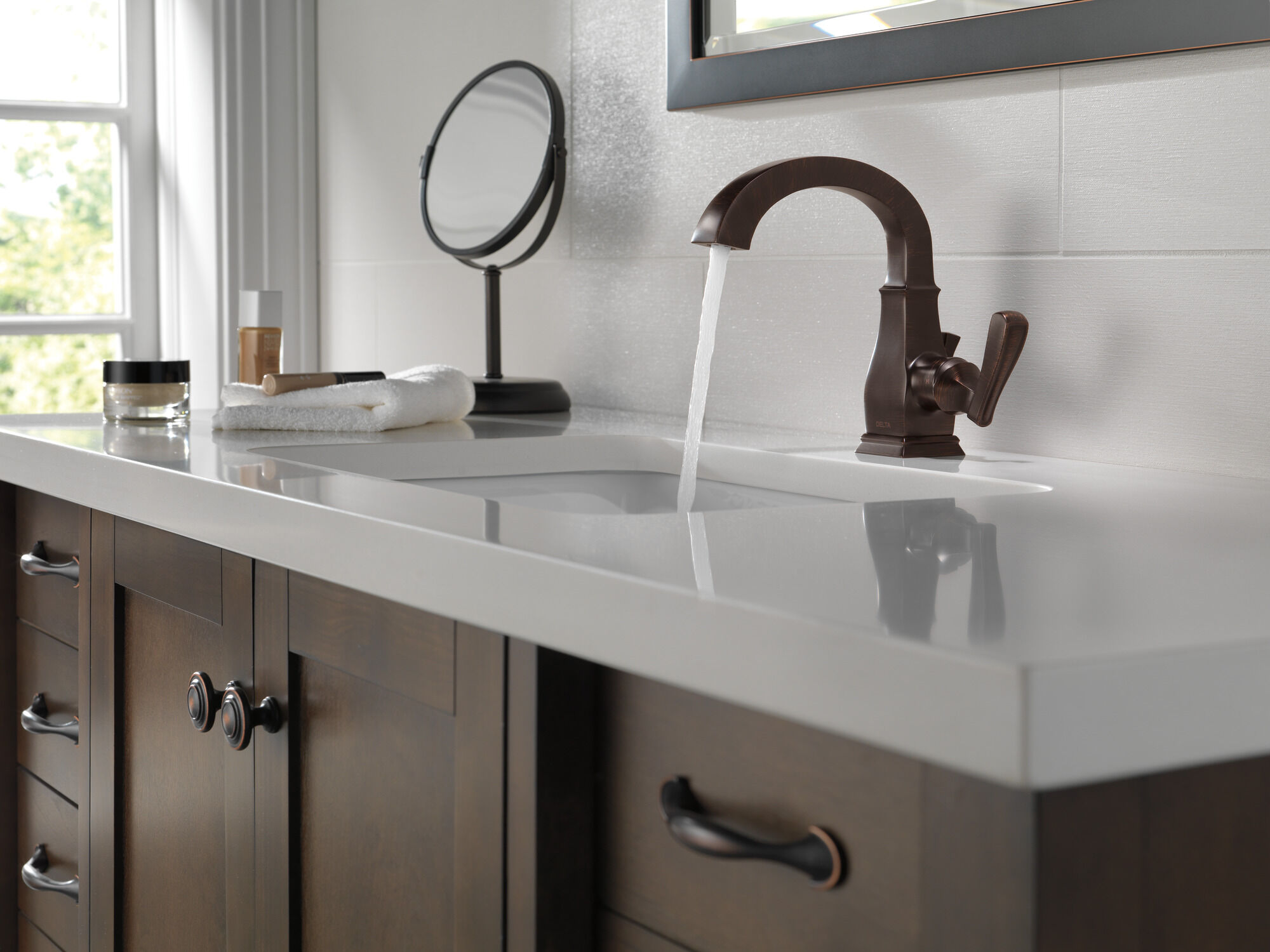 15718LF-RB Смеситель для ванной с одной ручкой Delta Faucet Lakewood Венецианская бронза - Вид №4