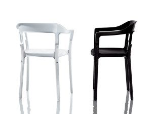 Стул из бука с подлокотниками