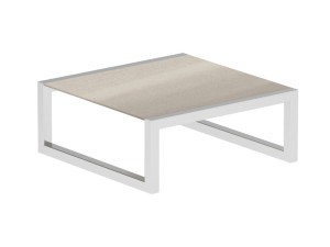 Квадратный низкий садовый столик