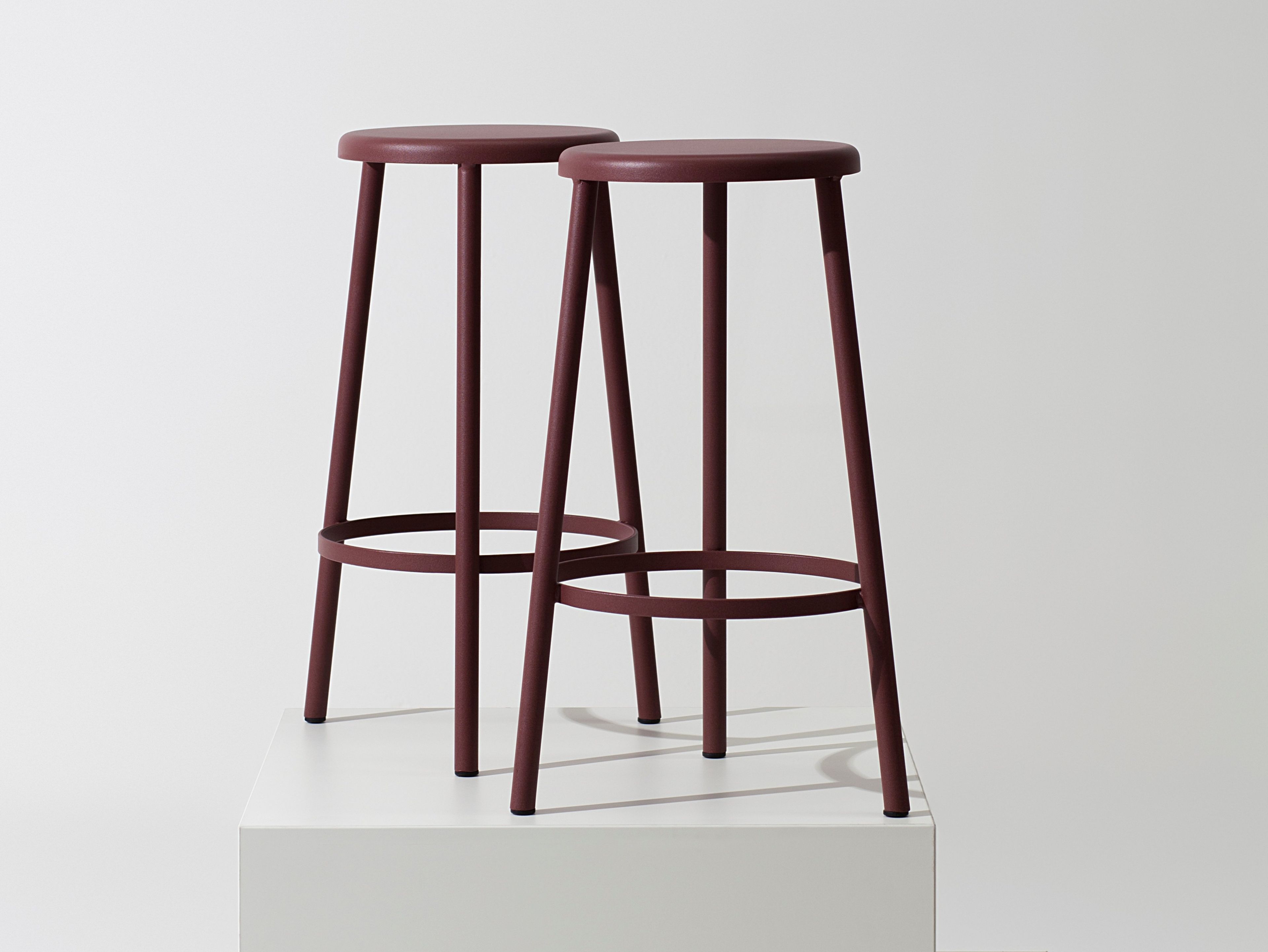 Металлический офисный стул с подставкой для ног Manerba ARCH-00103505