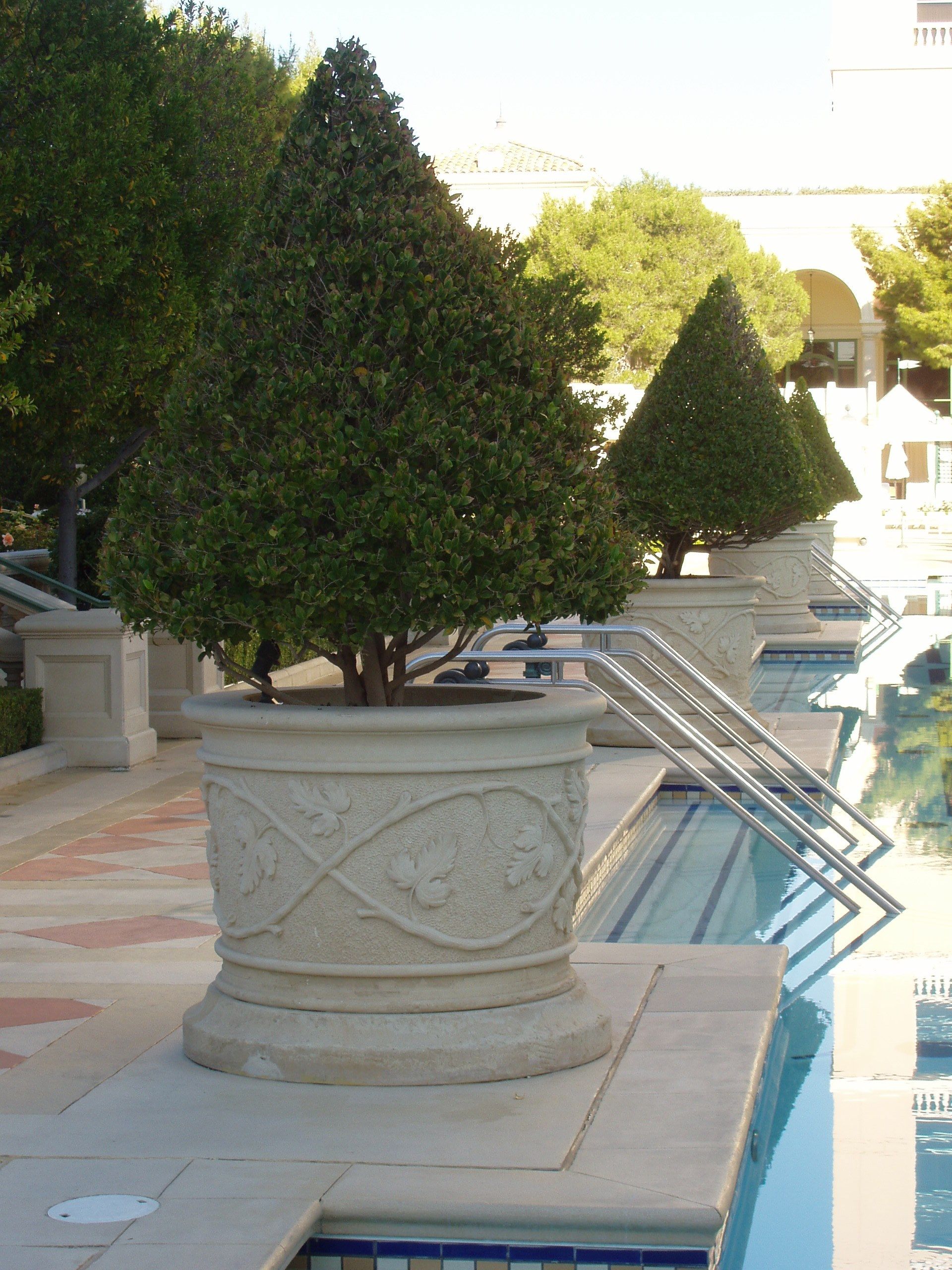 Круглый плантатор из камня Лечче PIMAR Fioriera per spazi pubblici rotonda ARCH-00147721 - Вид №1