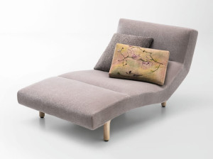 Мягкий шезлонг из ткани