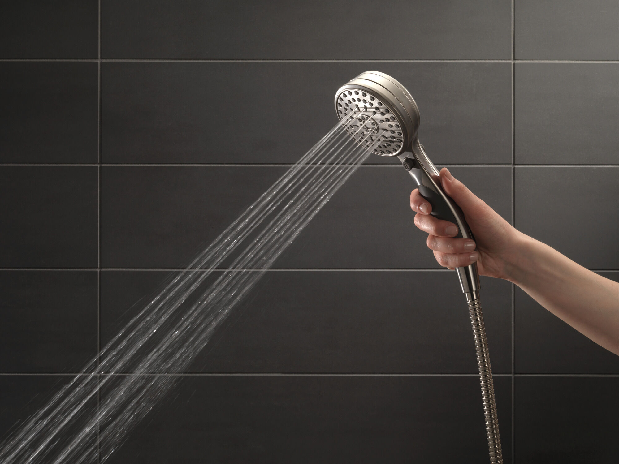 ActivTouch® Ручной душ с 9 настройками для настенного монтажа Delta Faucet 55424-WC - Вид №3