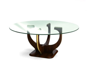 Круглый стол из дерева и стекла со скульптурной основой