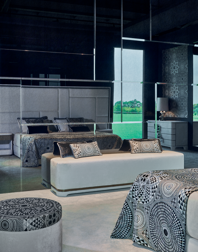 SICIS Feather Black Vetrite sun-id-1991178