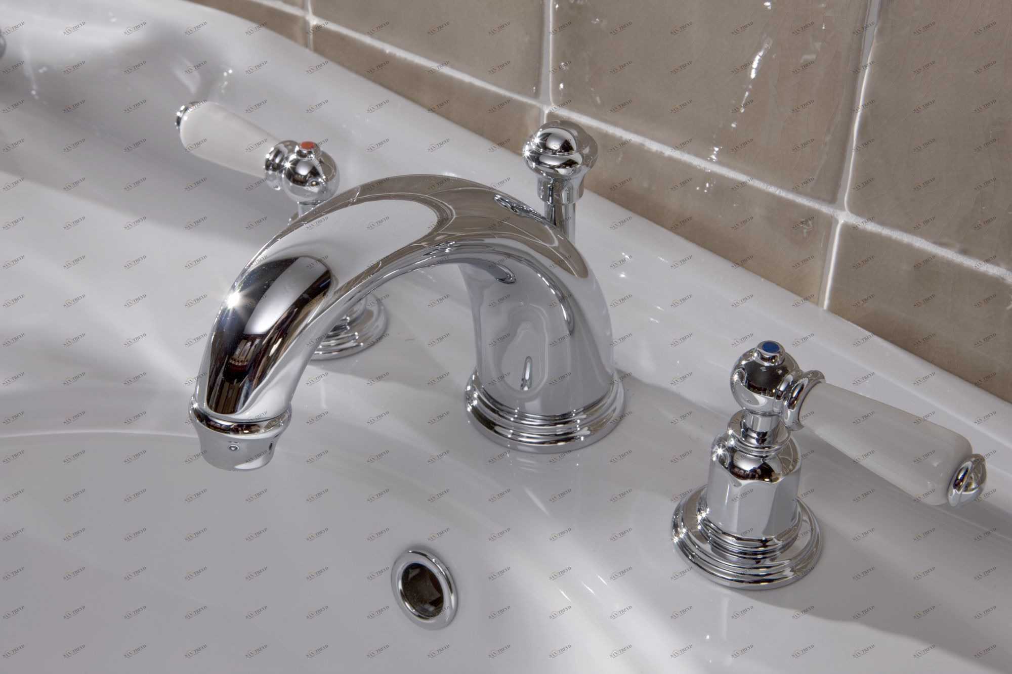 Traditional bathrooms LEVER Waschtisch 3-Loch Mischbatterie Pr3700/bn 