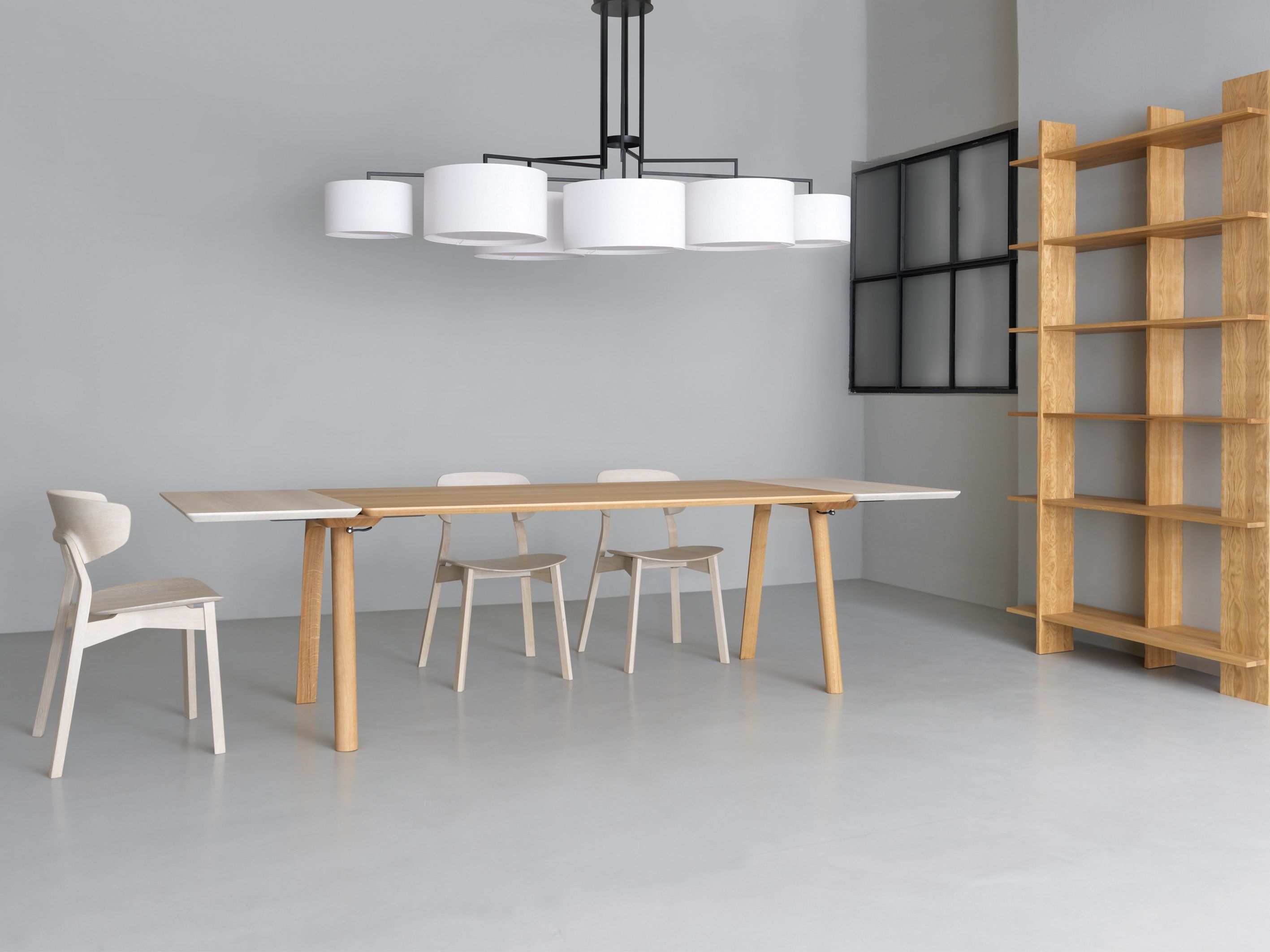 Прямоугольный выдвижной стол из массива дерева ZEITRAUM ARCH-00008498 - Вид №1