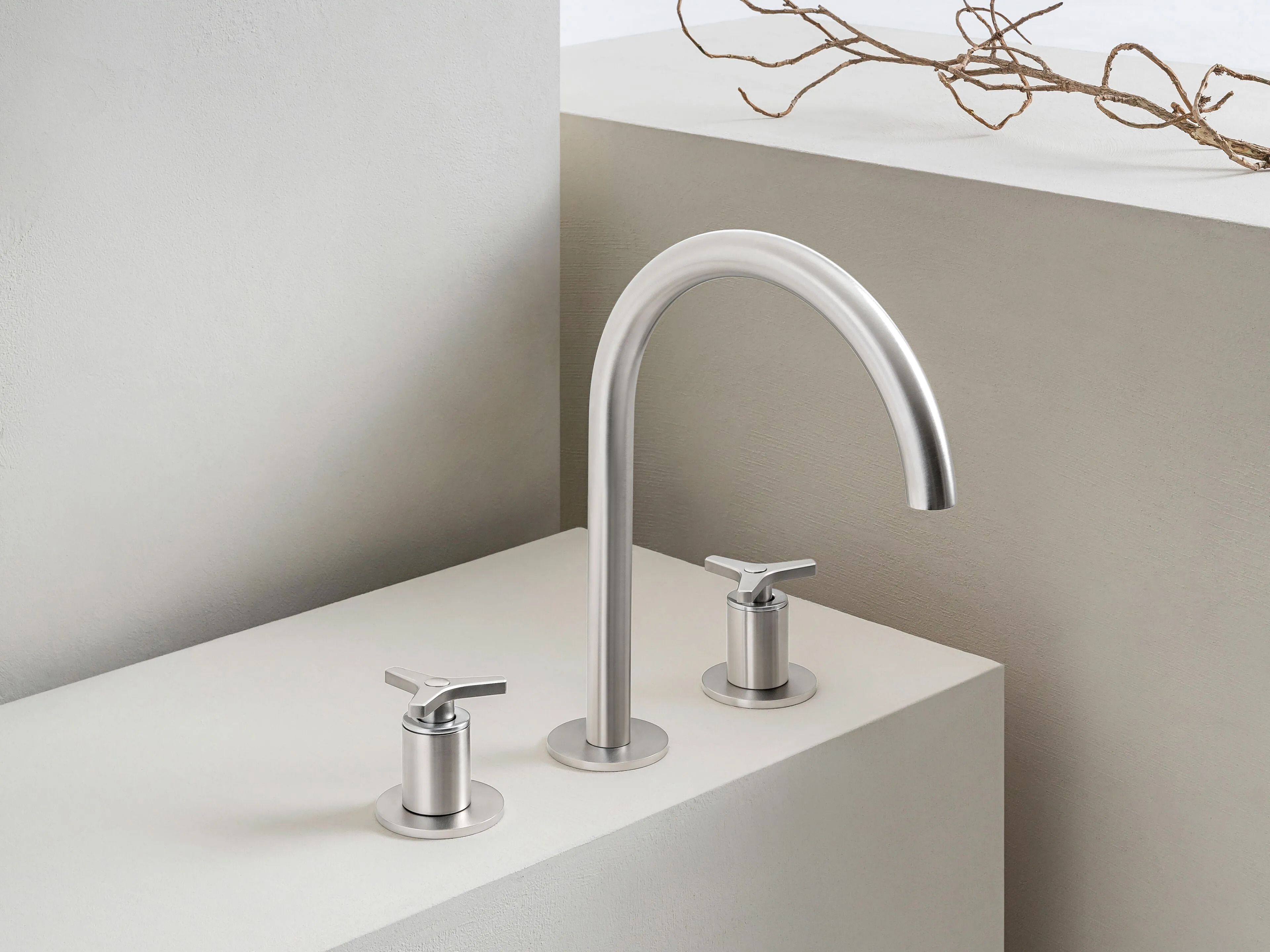 Однорычажный смеситель для раковины с 3 отверстиями QD Magistro Lab Tomeo ARCH-00117930 - Вид №1