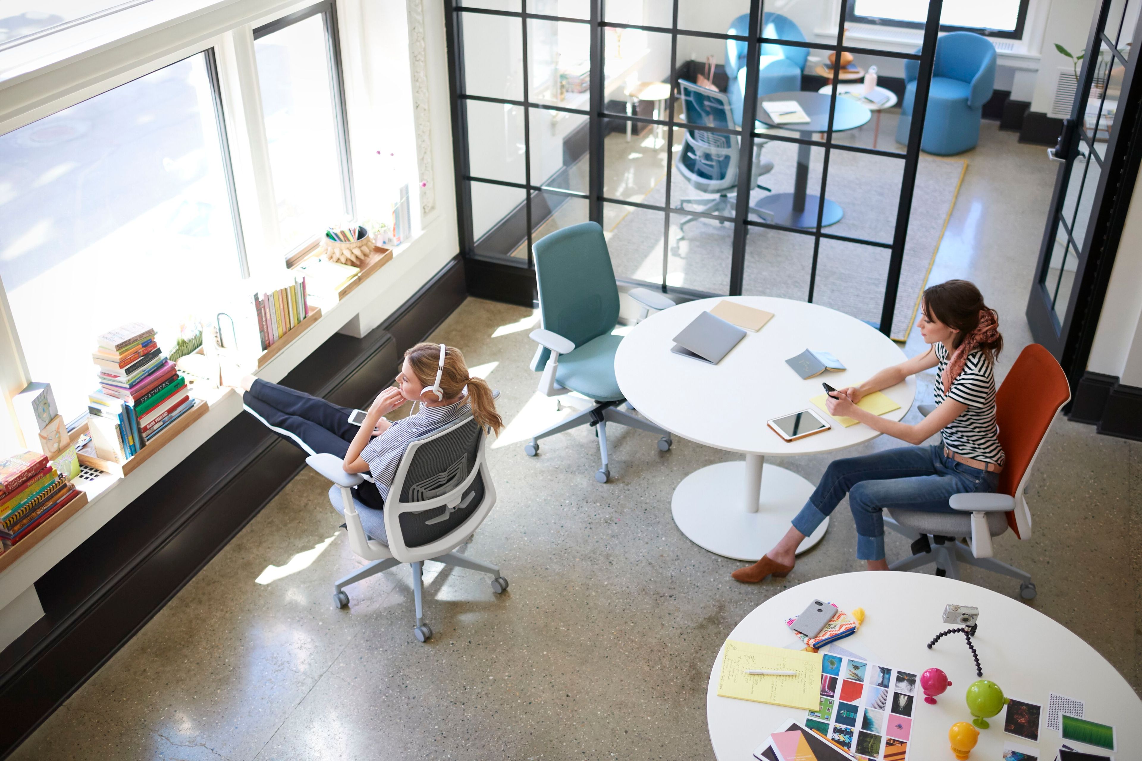 Тканевый поворотный мягкий операционный стул с колесами Haworth SOJI ARCH-00095618 - Вид №8