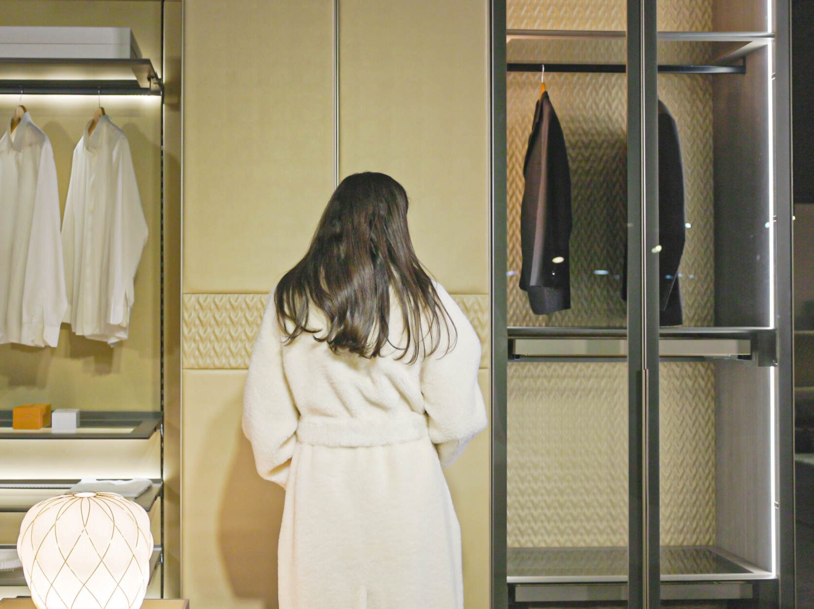 Деревянный и стеклянный угловой шкаф ABLE ASHLEY ARCH-00152833 - Вид №2