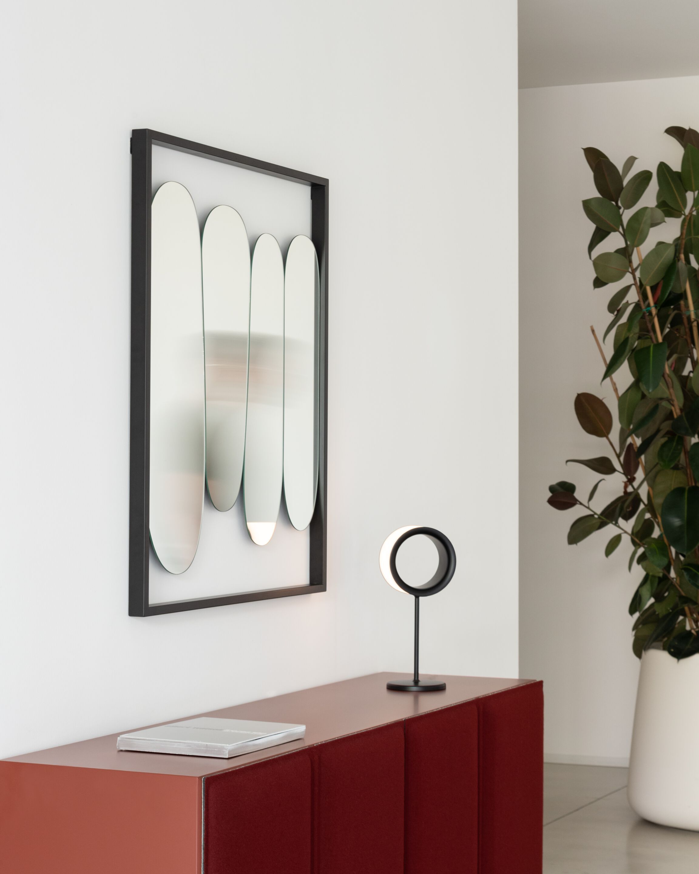 Настенное зеркало в рамке Magis Morphed Mirror ARCH-00144590 - Вид №7