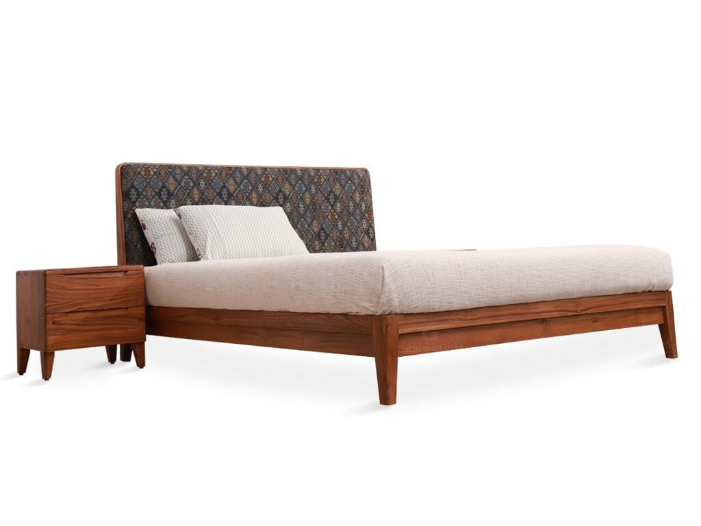 Кровать размера "king-size" из тикового дерева с мягким изголовьем Alankaram XIRA ARCH-00035953