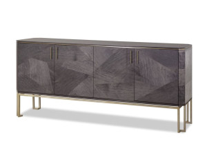 Деревянный шкаф с распашными дверями