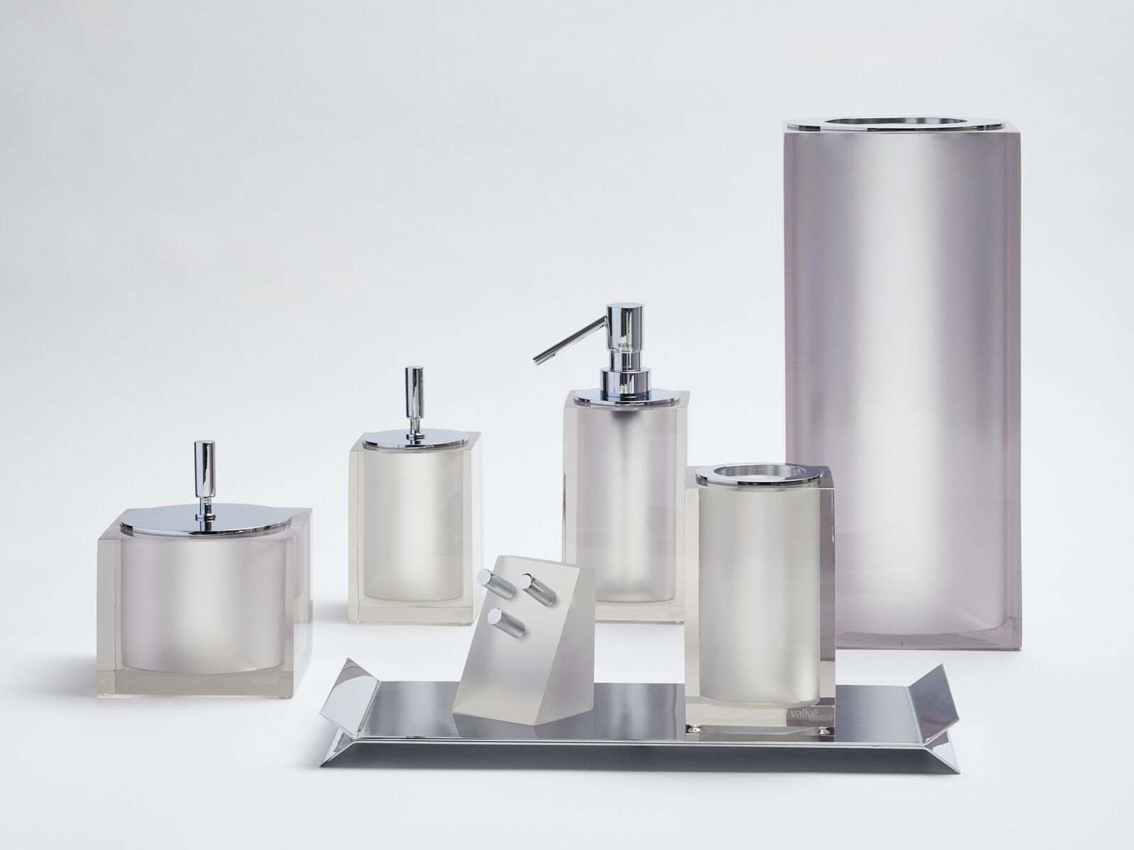 Мусорная корзина из смолы Vallvé ГЛЯНЦЕВЫЙ СВЕТЛО-СЕРЕБРИСТЫЙ ARCH-00080442 - Вид №1