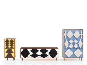 Деревянный шкаф