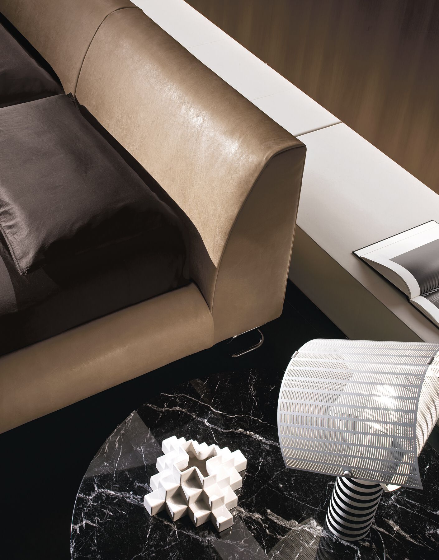 Кожаная мягкая двуспальная кровать i 4 Mariani Look ARCH-00016972 - Вид №1