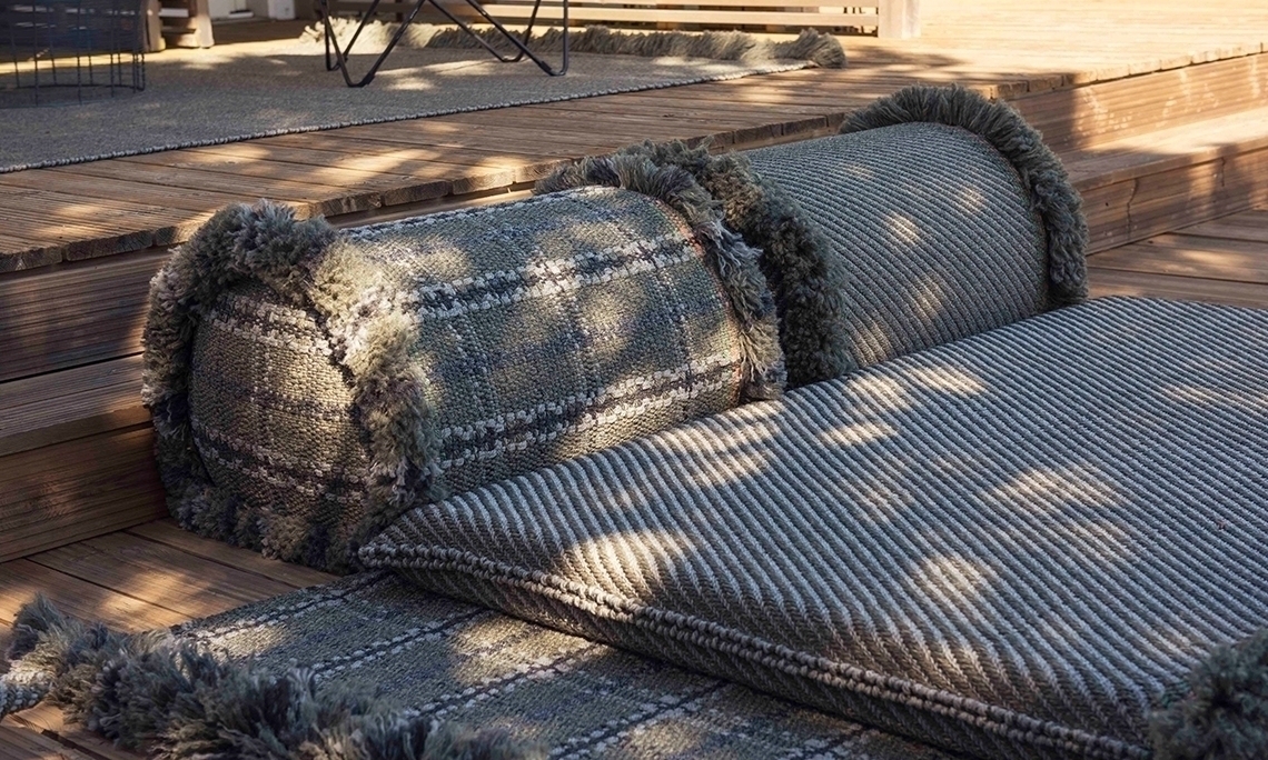 070718 Подушка-ролл GL Tartan green большая GAN Garden Layers - Вид №5