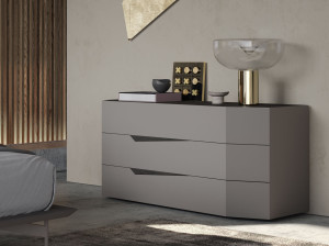 Деревянный комод