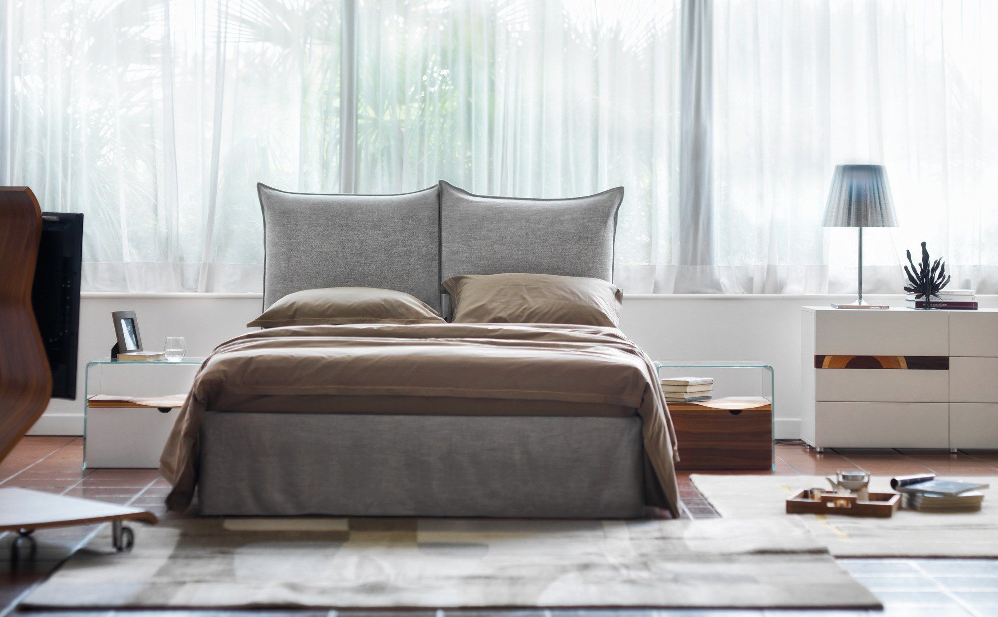 Мягкая и съемная двуспальная кровать Casamania & Horm Milos ARCH-00016110 - Вид №5