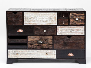 Деревянный комод