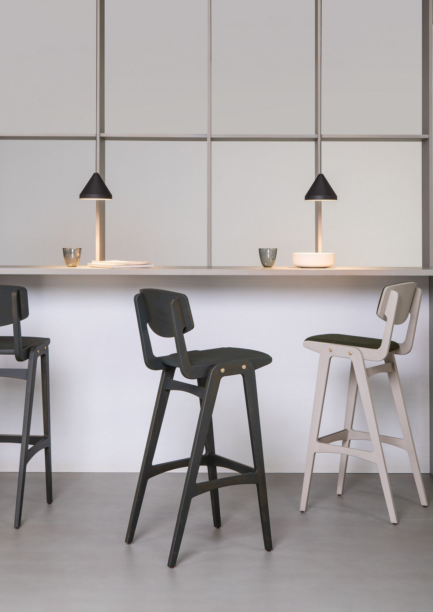 Высокий стул из бука с мягким сиденьем Vergés Glöwr ARCH-00052610 - Вид №1