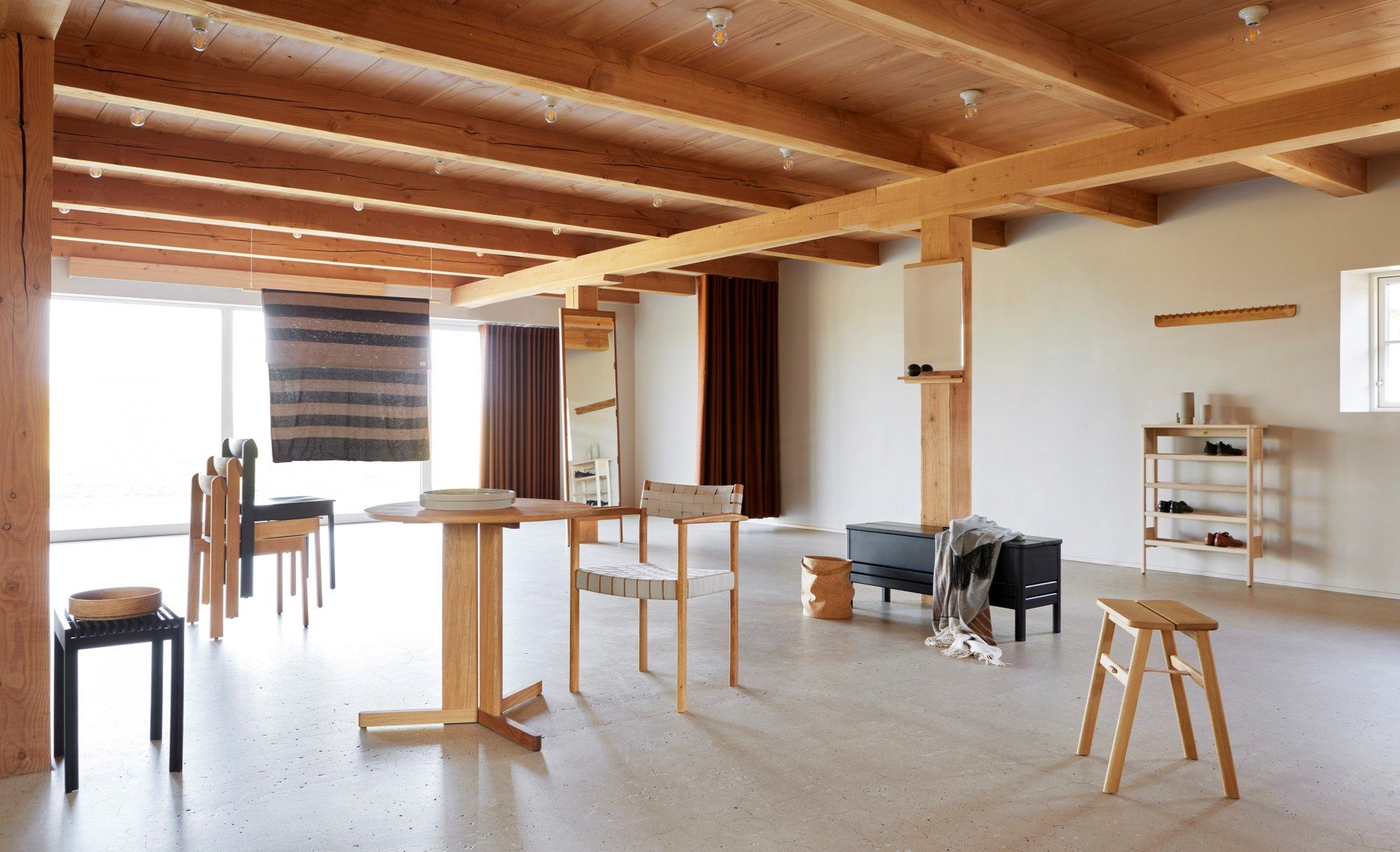 Низкий складной стул из дуба Form & Refine Angle ARCH-00152547 - Вид №1