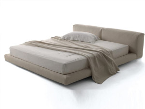 Двуспальная кровать с мягким изголовьем