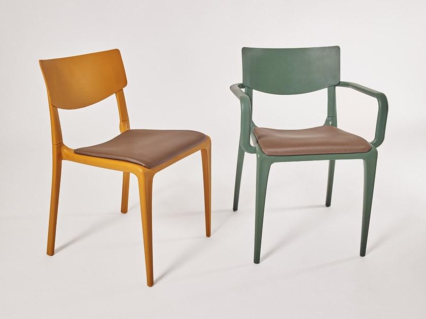 Ezpeleta Стул из полипропилена с подлокотниками и встроенной подушкой  Mn-tow01  - Вид №1