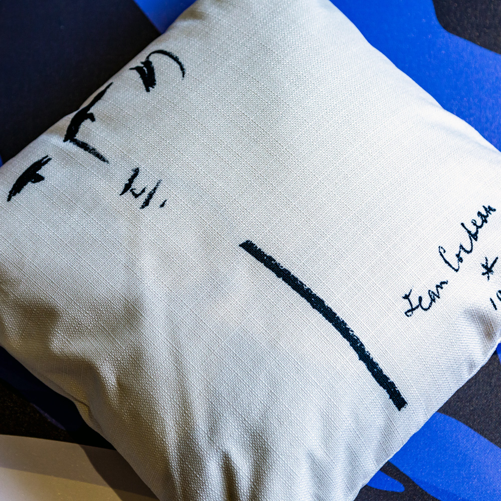 4314222 Арт-подушка «Портрет» Object Desire  - Вид №2