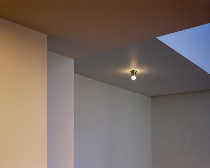Латунный светодиодный потолочный светильник Michael Anastassiades CONE LIGHT ARCH-00018207 - Вид №1