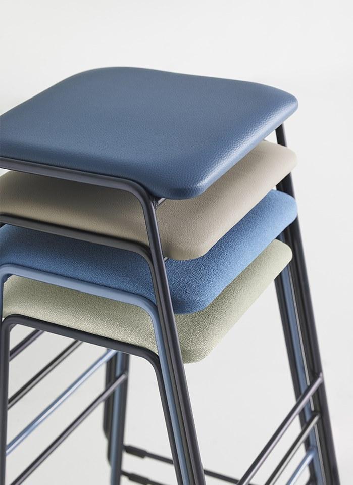 Mobboli Высокий табурет из саночной ткани со встроенной подушкой Hug 12 ta - Вид №4