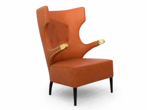 Кожаное кресло с подлокотниками