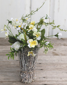 5700 708 a3 Композиция из искусственных цветов с ротангом, 30 см, бело-зеленая H-andreas