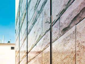 Солнечные панели с эффектом камня для фасадов