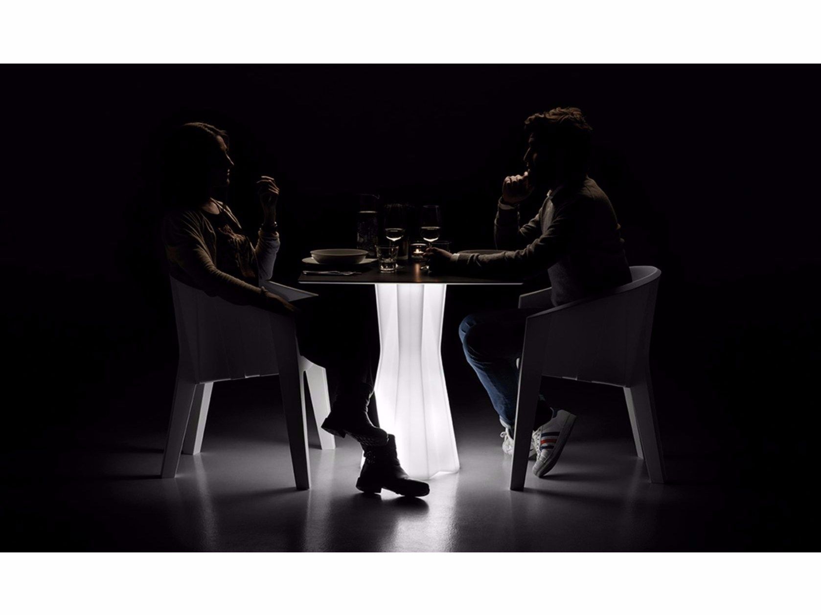 Стол из полиэтилена PLUST ARCH-00142786 - Вид №1