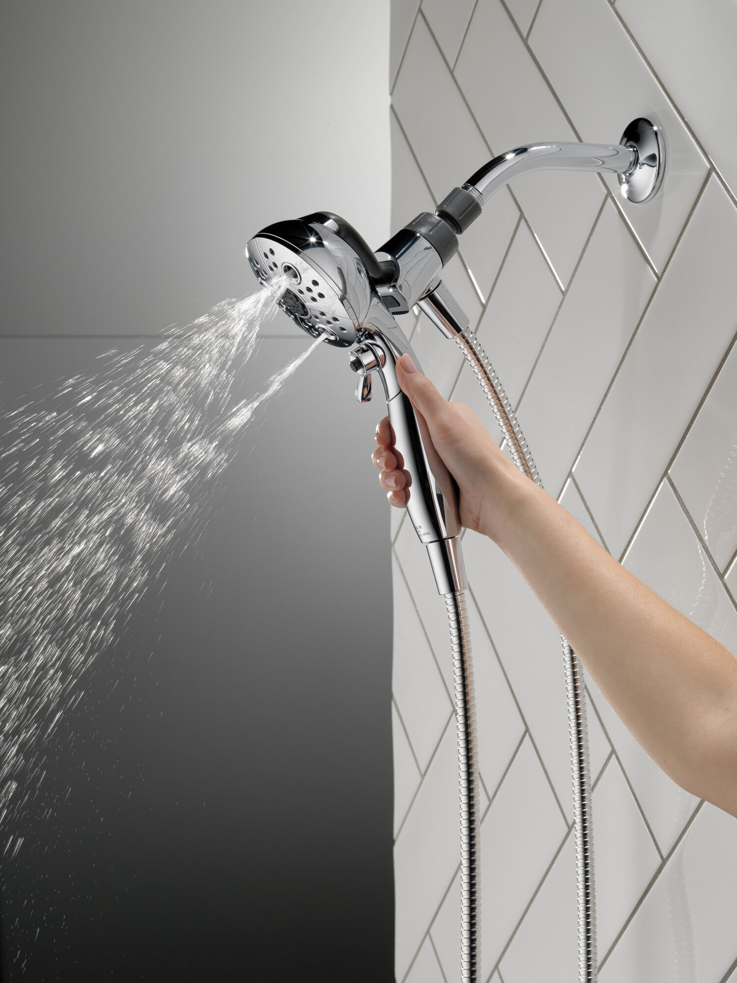 75507 Ручной душ SureDock ™ с 5 настройками Delta Faucet DELTA Хром - Вид №10