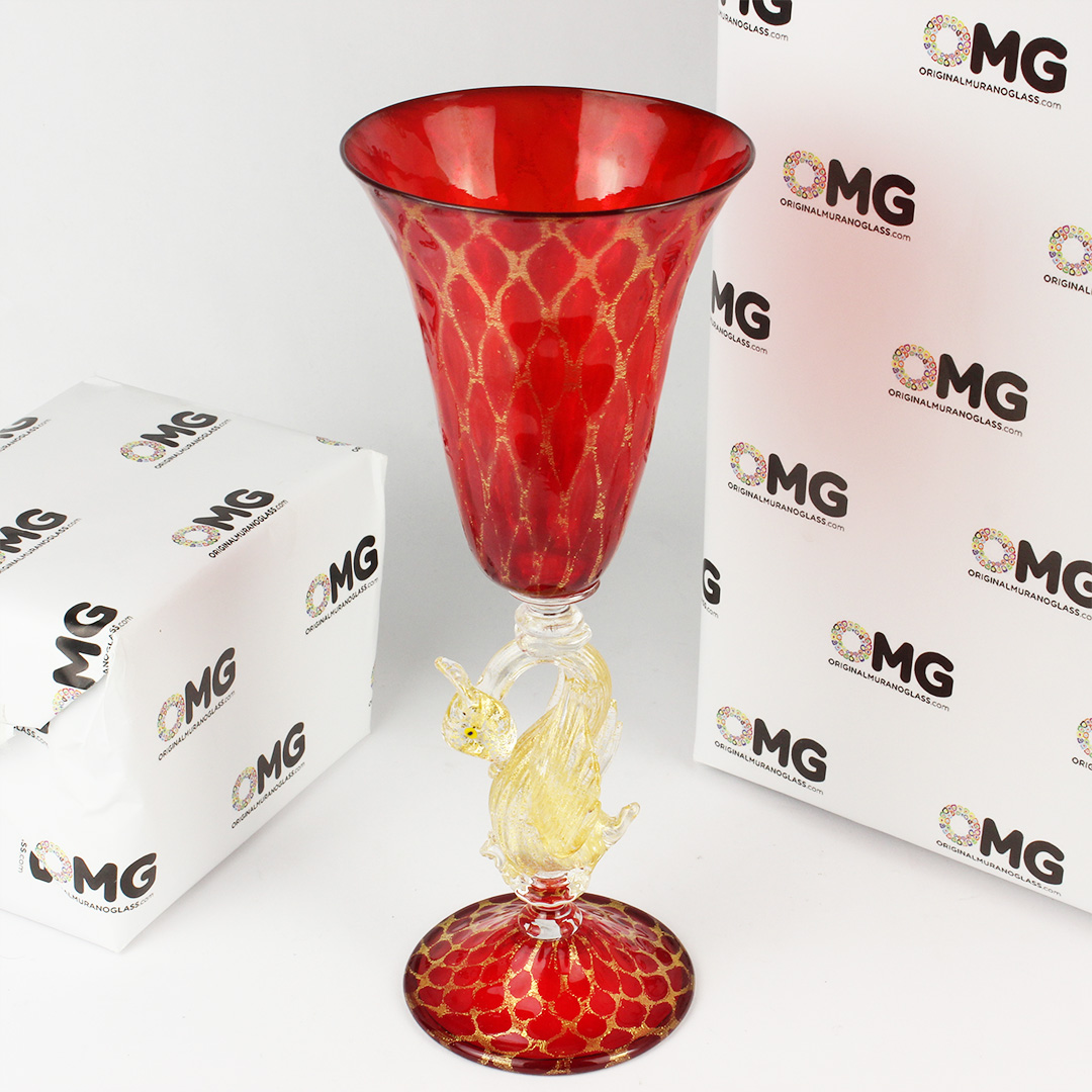 2212 ORIGINALMURANOGLASS Венецианский красный бокал c золотым лебедем Calice Rosso - муранское стекло 9 см  - Вид №1