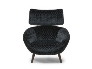 Тканевое кресло с подголовником