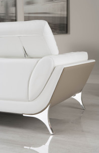 Диван с полуостровом