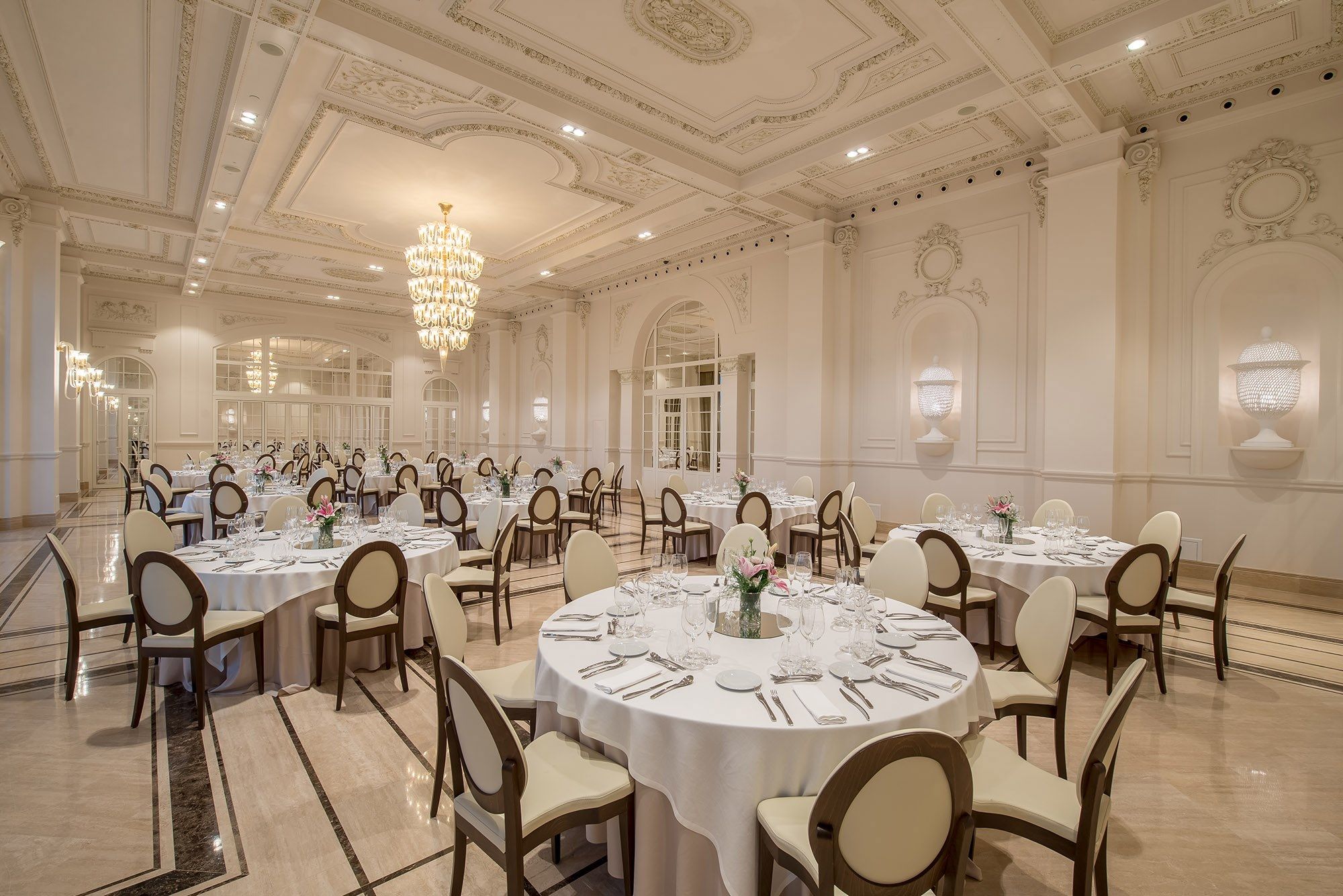 Деревянный стул с мягким сиденьем Vgnewtrend MALAGA ARCH-00127830 - Вид №1